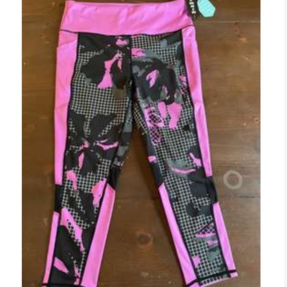 Lularoe “fearless “ capris workout leggings